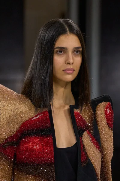 Look 15